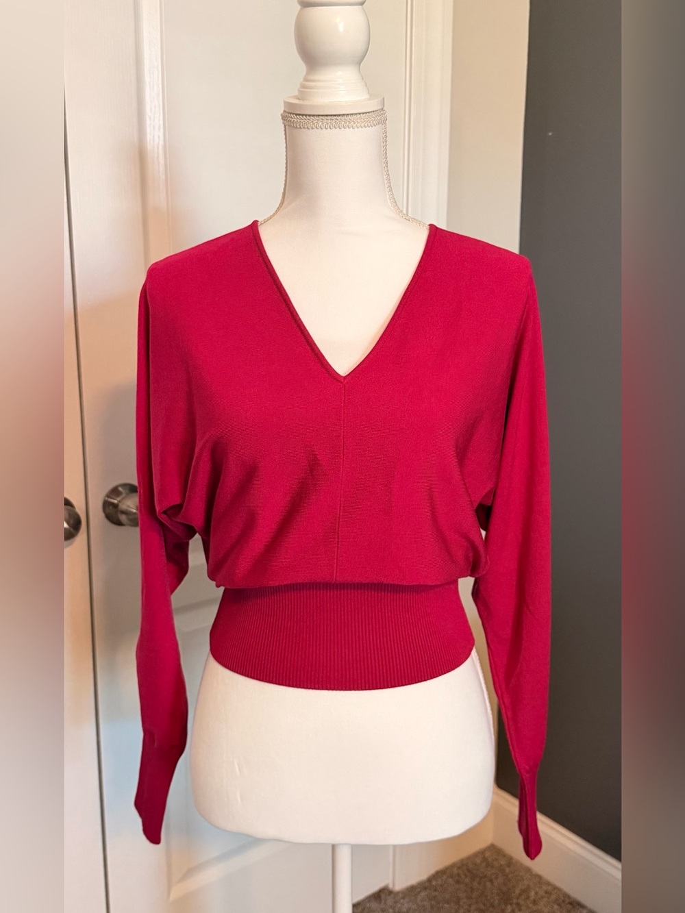 NWT - Express V-Neck Fuchsia Pullover Lightweight Sweater